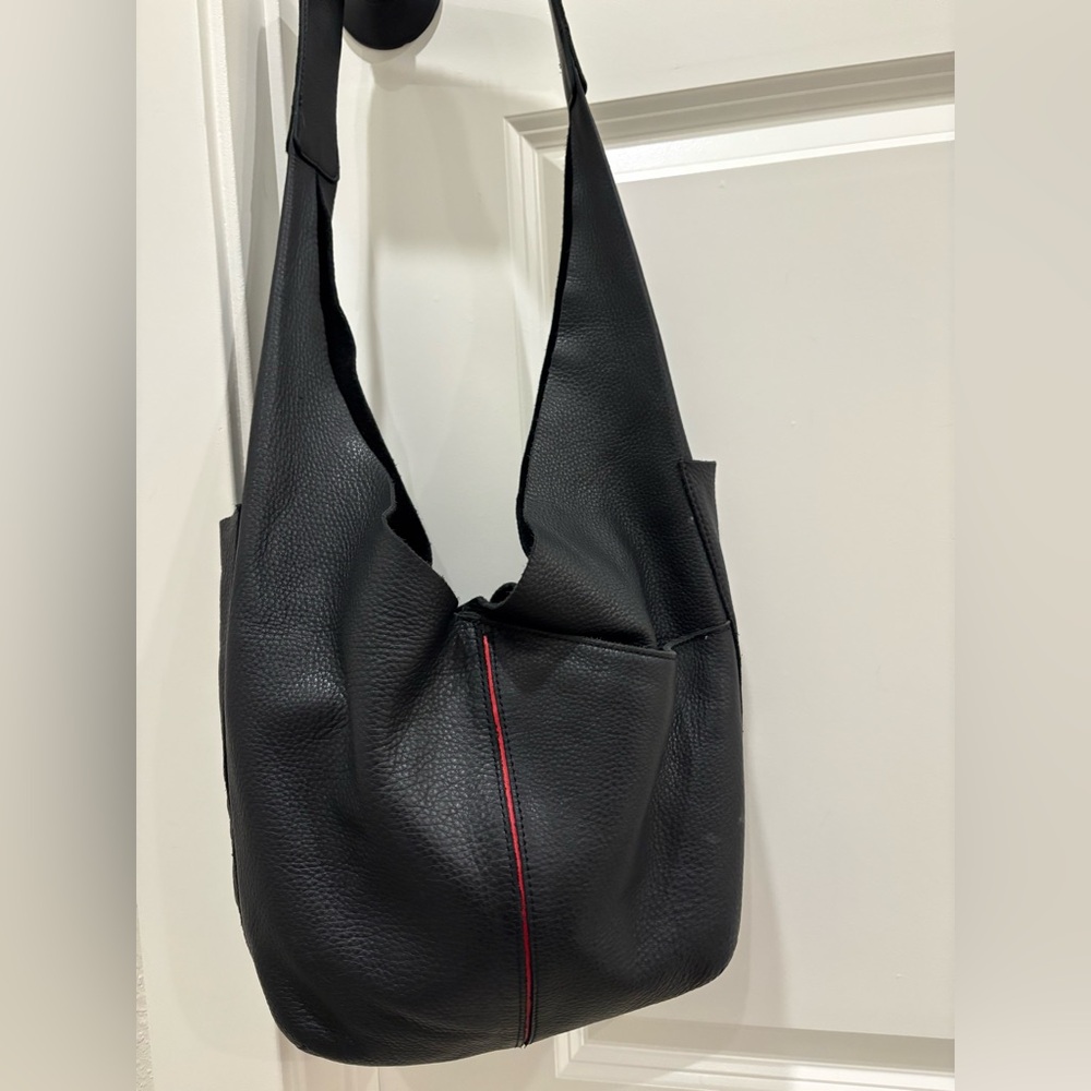 HAMMIT Tom Hobo Shoulder Bag Black Pebbled Leather